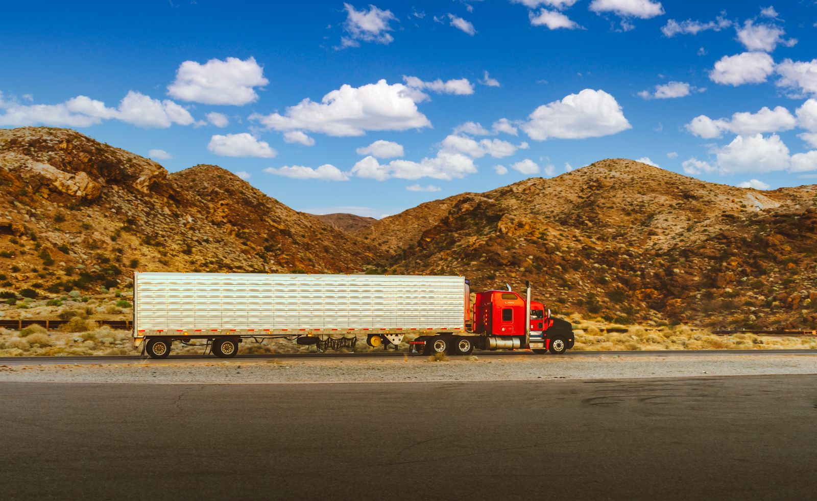 Atelier assurant la maintenance d'une flotte de camions